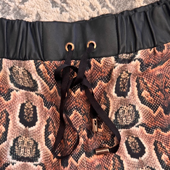 Animale Snakeskin Print Shorts M - Picture 8 of 9